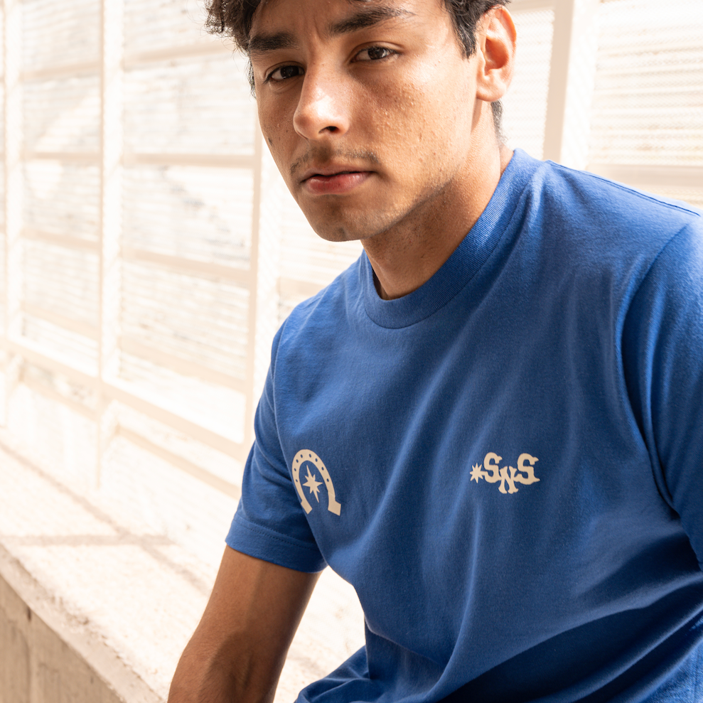 Playera azul royal Bullseye — Sn's & F — Lifestyle