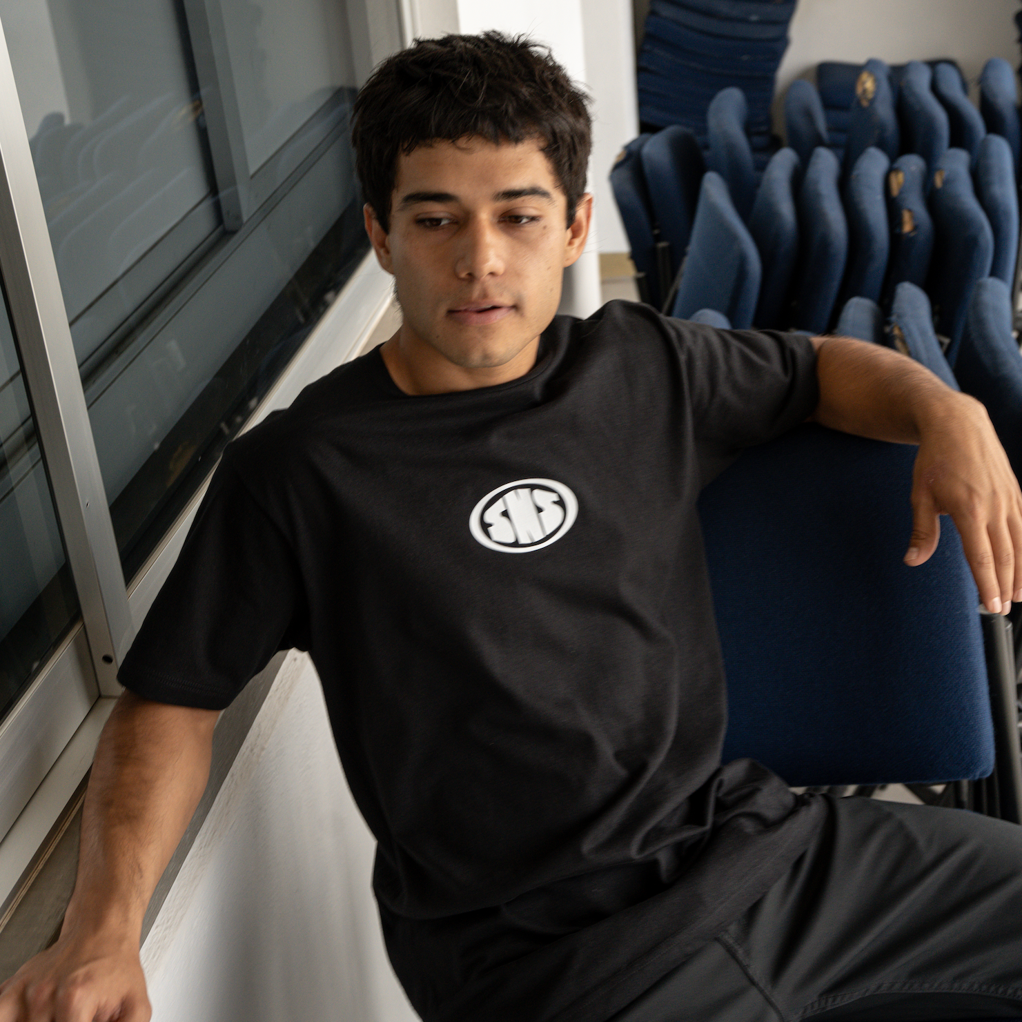 Playera negra Greyhoundsss — Sn's & F — Lifestyle