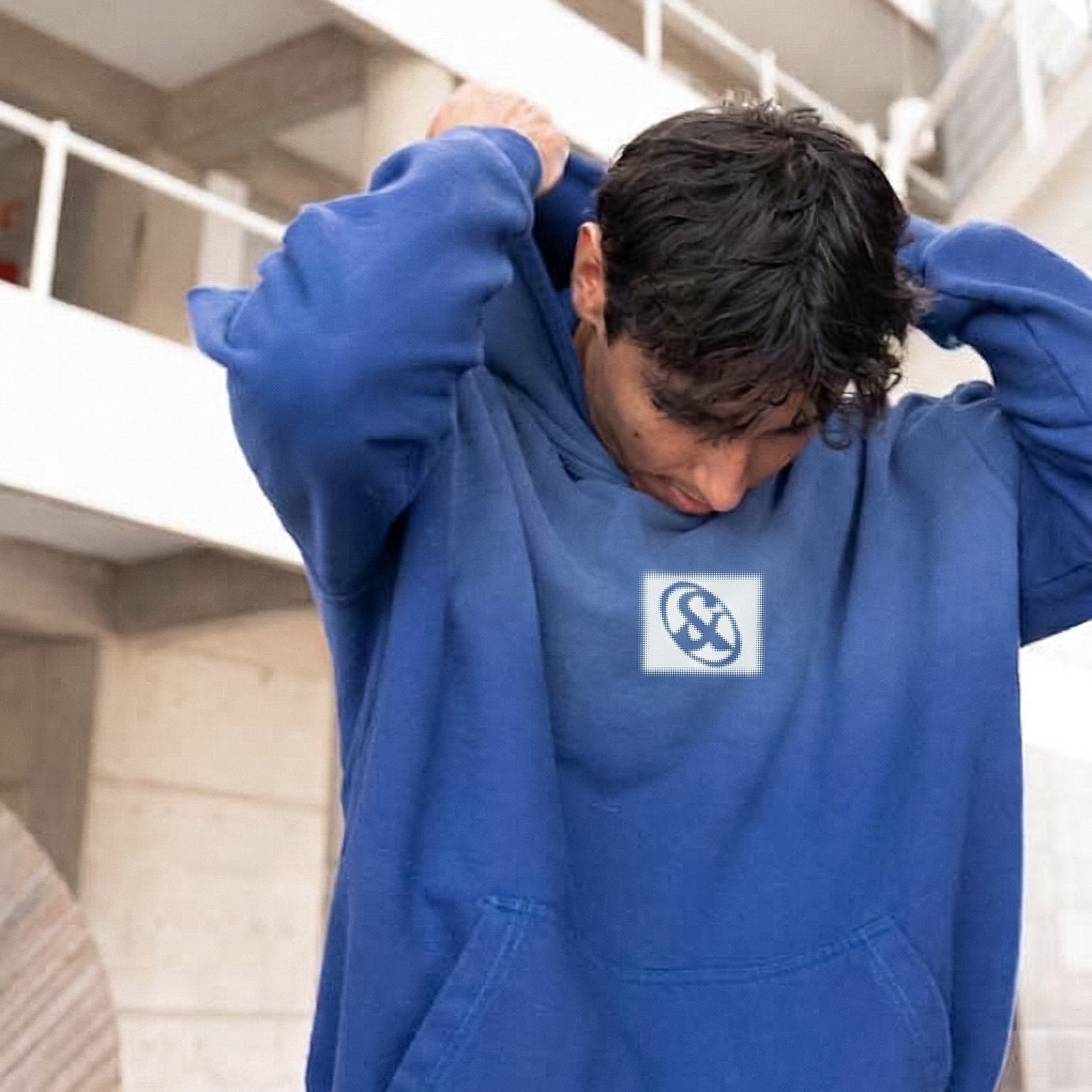 Hoodie sun fade Essence & Frnds — Sn's & F — Detalle