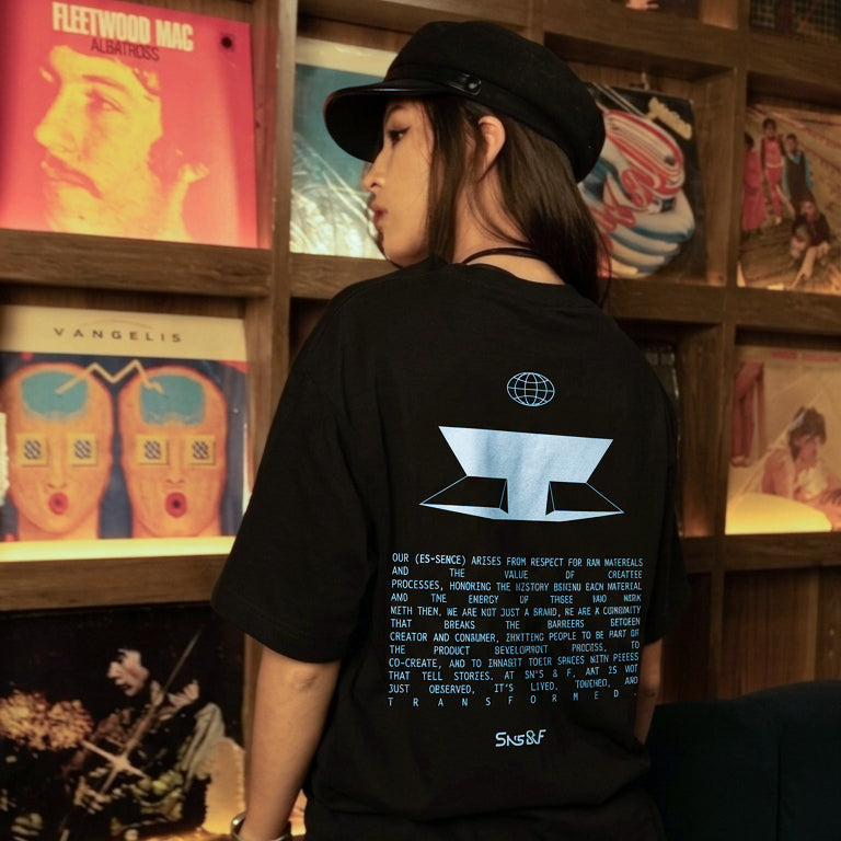 Playera negra TH Studio — Sn's & F — Lifestyle