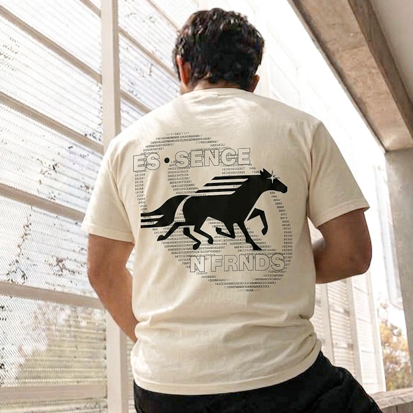 Playera beige Bullseye — Sn's & F — Vista completa